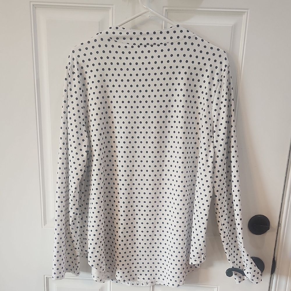 Chic Black and White Polka Dot Blouse - Picture 4 of 4